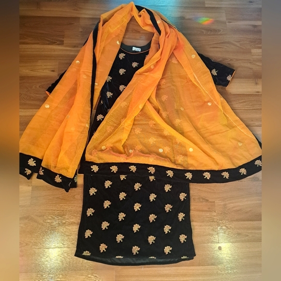 Black Beaded Velvet Orange Sheer Ethnic Indian Sari Bohemian Outfit Set - Picture 1 of 8